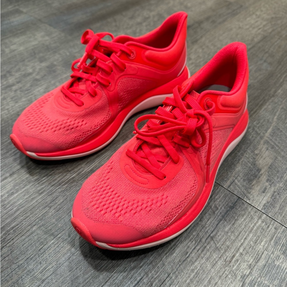 Lululemon Athletica Chargefeel Workout Low